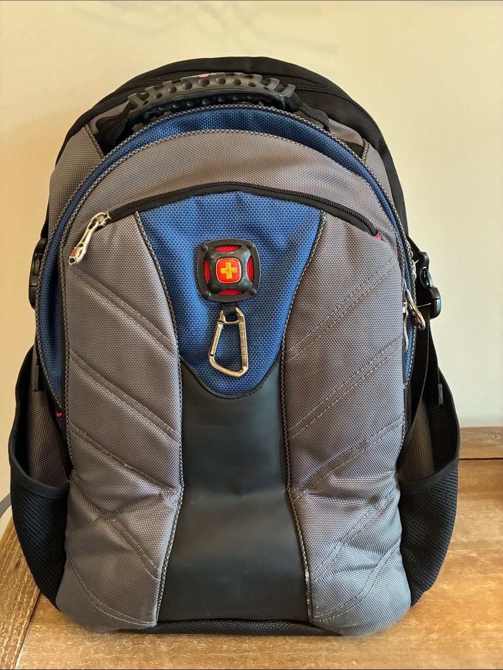 Wenger SwissGear Rival Grey and Blue Backpack with Front Gear carabiner